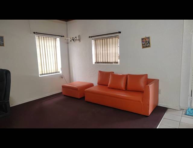 600M² BUILDING FOR SALE IN SPRINGS CENTRAL